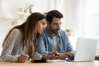 A couple is looking online to figure out what size generator they need.